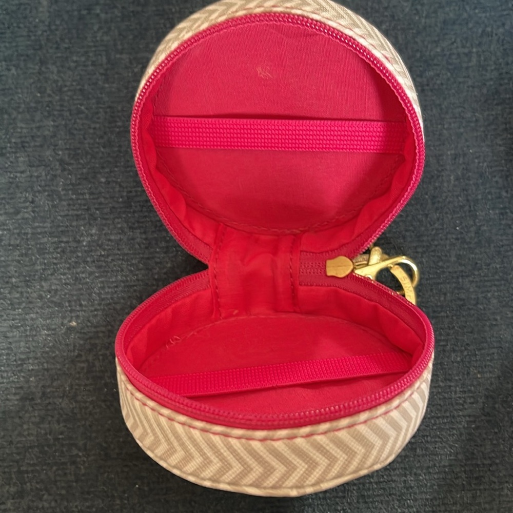 Simply Southern earbuds pouch - Picture 3 of 4